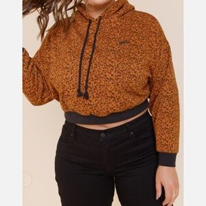 Levi’s leopard print crop sweater NWT